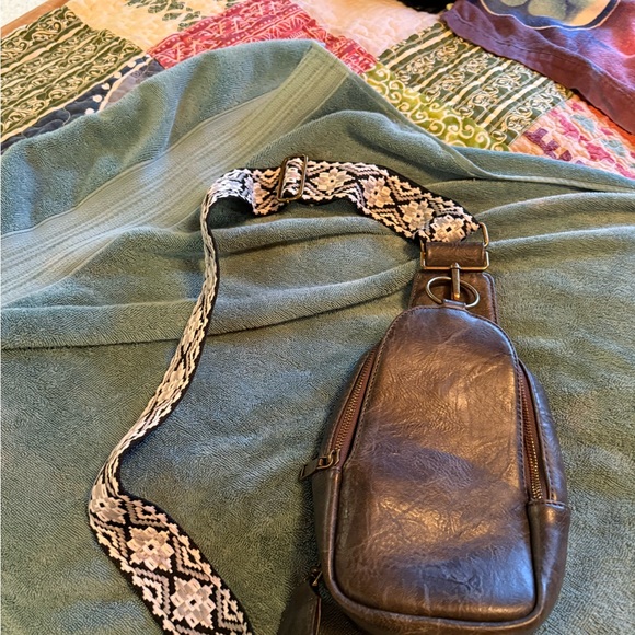 Stylish Gray Leather SLING Bag - Picture 2 of 5